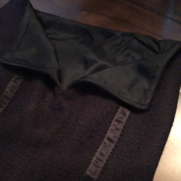 💫 Boucle and vertical ribbon lined pencil skirt with back kick ruffle pleat - Picture 5 of 8